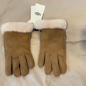 NWT Women’s Ugg Shearling Chestnut Brown Gloves